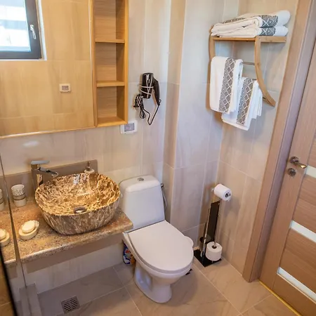 Apartment Deluxe By Sunny Mamaia