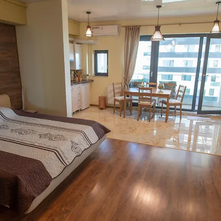 Apartment Deluxe By Sunny Mamaia